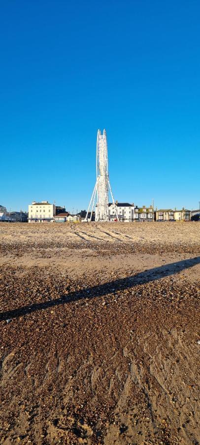 Twin Palms Guesthouse Great Yarmouth Exterior photo