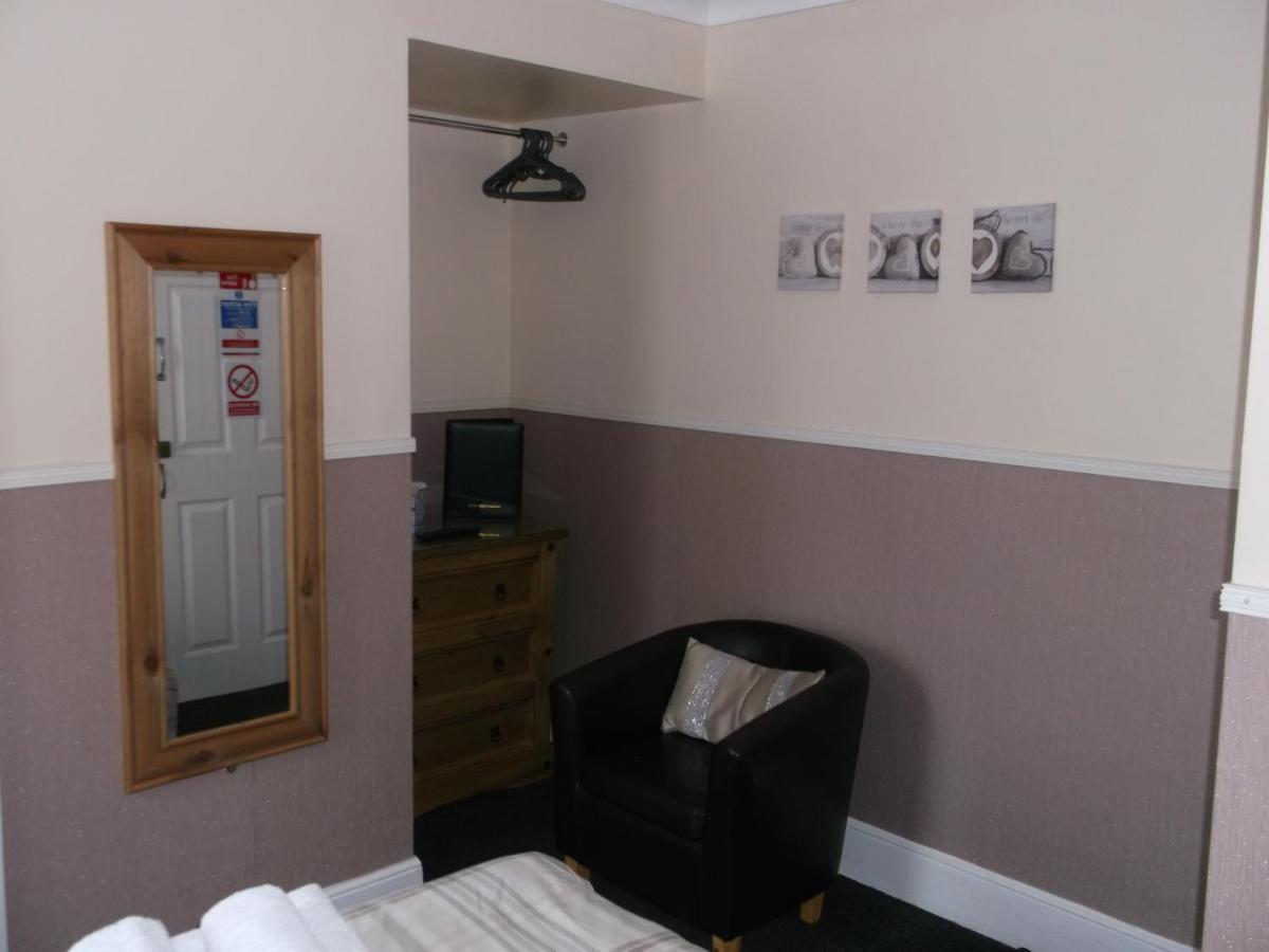 Twin Palms Guesthouse Great Yarmouth Exterior photo